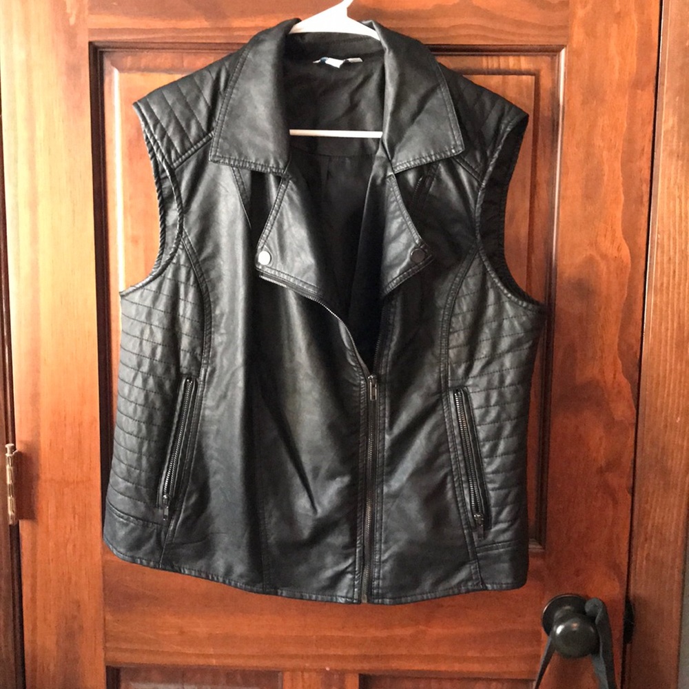 Black motto vest